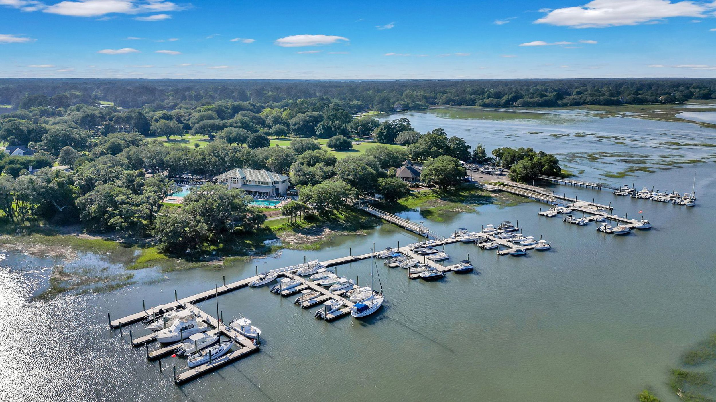  Local expert Realtors Allison Cobb & The Cobb Group share their favorite Bluffton and Hilton Head Island stays — and how to explore real estate while you’re here.
